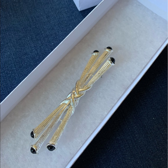 Vintage Jewelry - Vintage brooch.